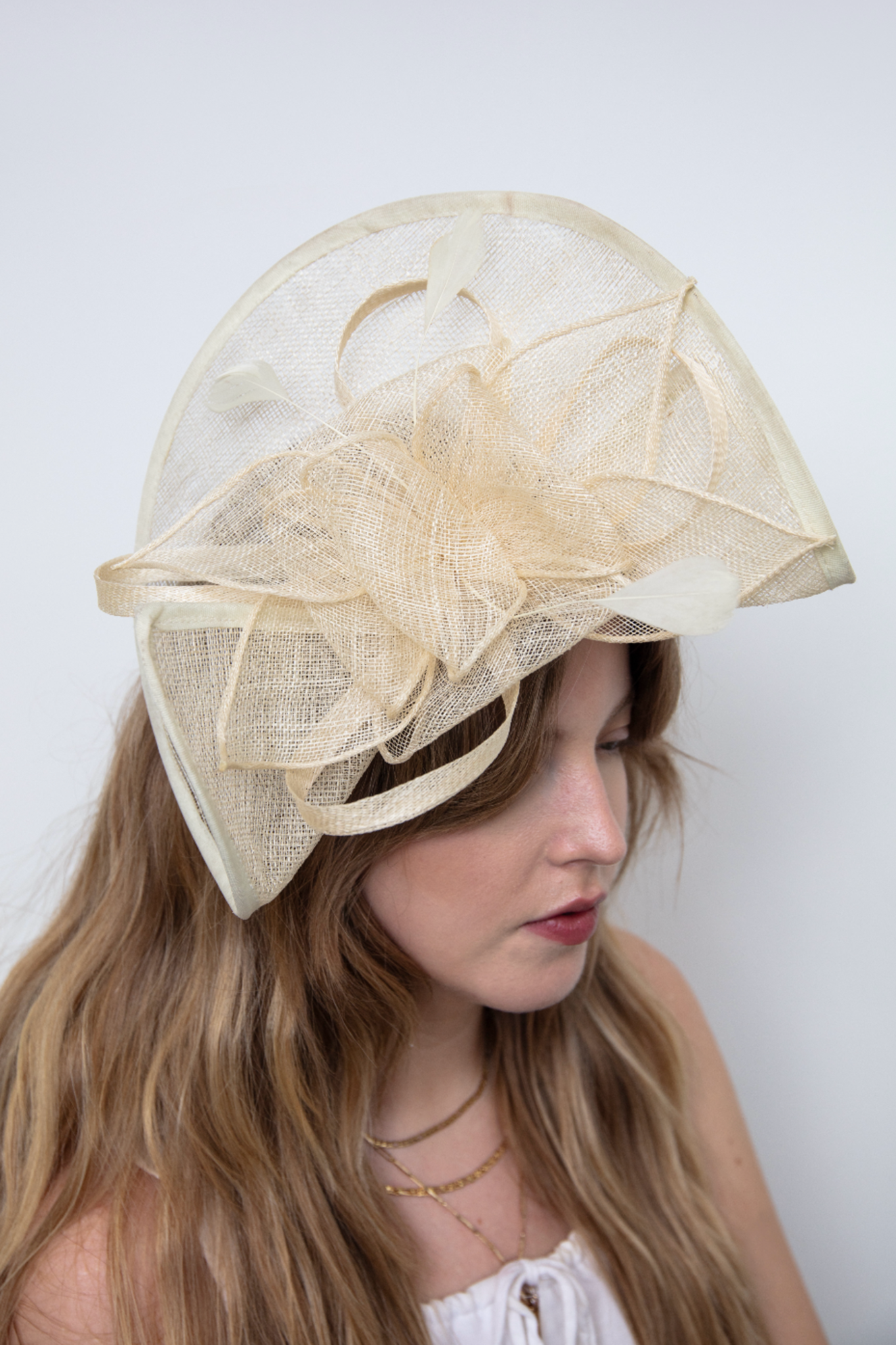 Beaumont Ivory Fascinator - RENTAL