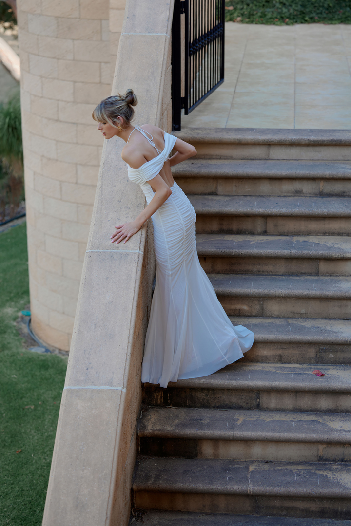 lexi mina dress white Leyla Dress White Strapless Boned Maxi The Mila Dress is cut from a luxe heavy weight satin Lexi Mina Dress White Size