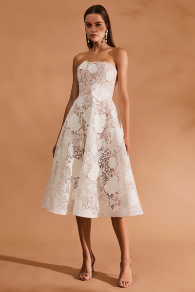 Bridal gown & dress rentals in Canada at The Fitzroy. Bridal gown & dress rentals in Canada at The Fitzroy.