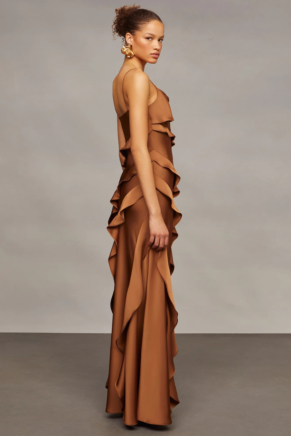 ellen-ruffle-nutmeg-amur-side