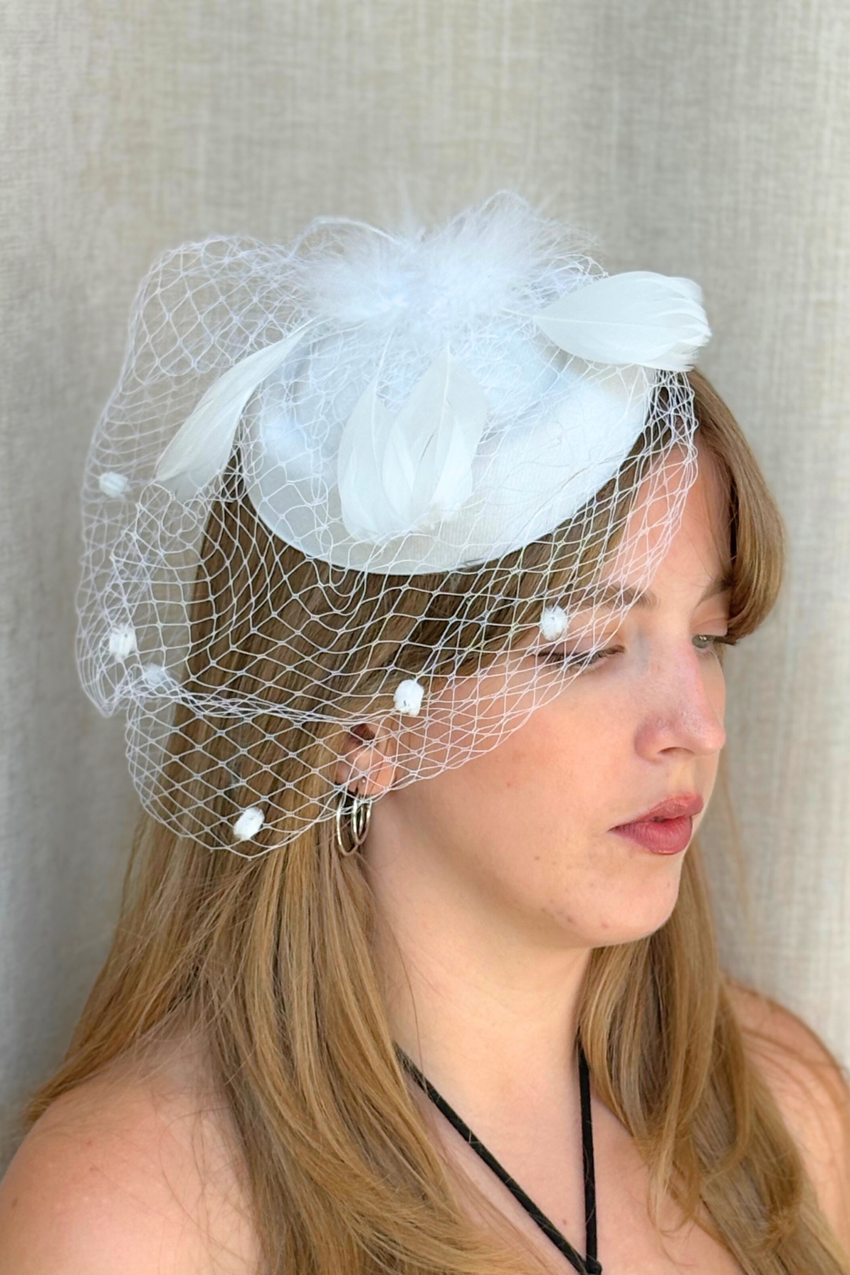 Ellie White Fascinator - RENTAL
