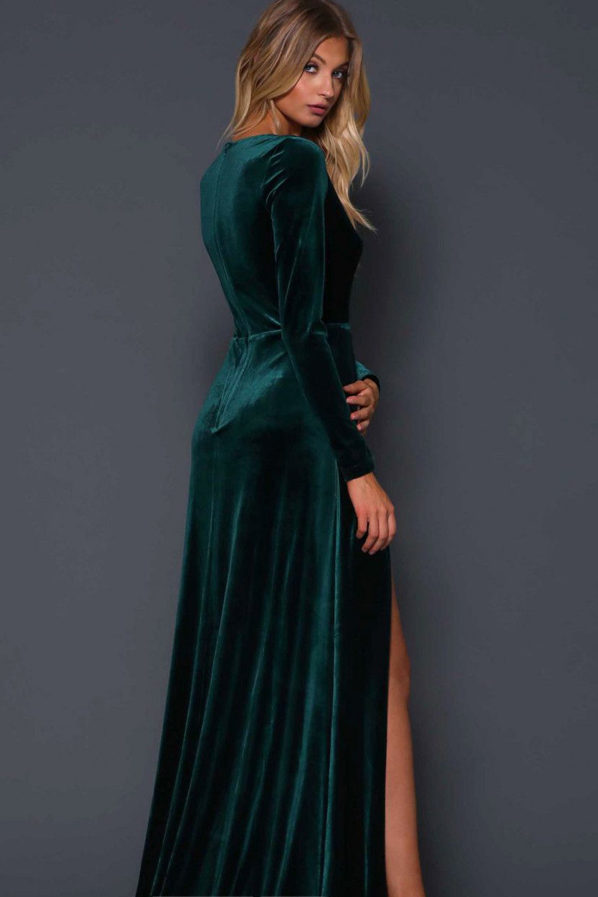 Fontaine Green Velvet Gown by Elle Zeitoune - RENTAL – The Fitzroy