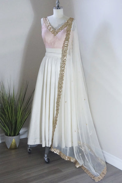 Dupatta Shawl in White & Gold by Dee Kapadiya - RENTAL